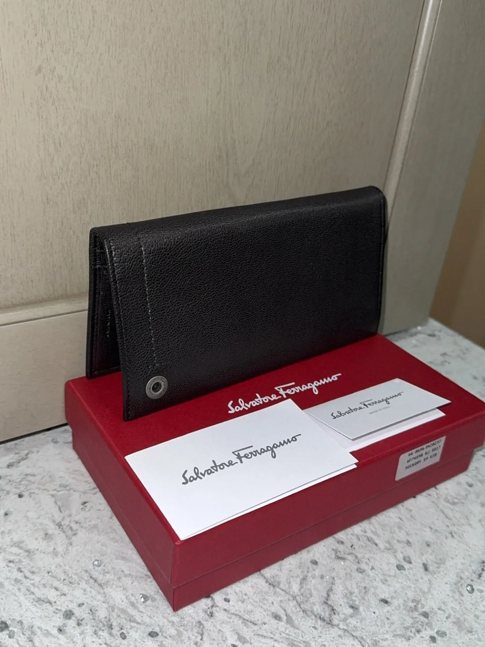 Salvatore Ferragamo Men’s Black Leather Bi-Fold Wallet -AUTHENTIC NEW IN BOX